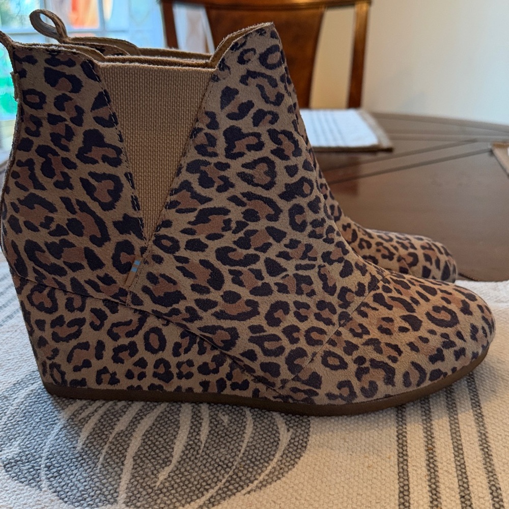 Toms Leopard Print Ankle Booties